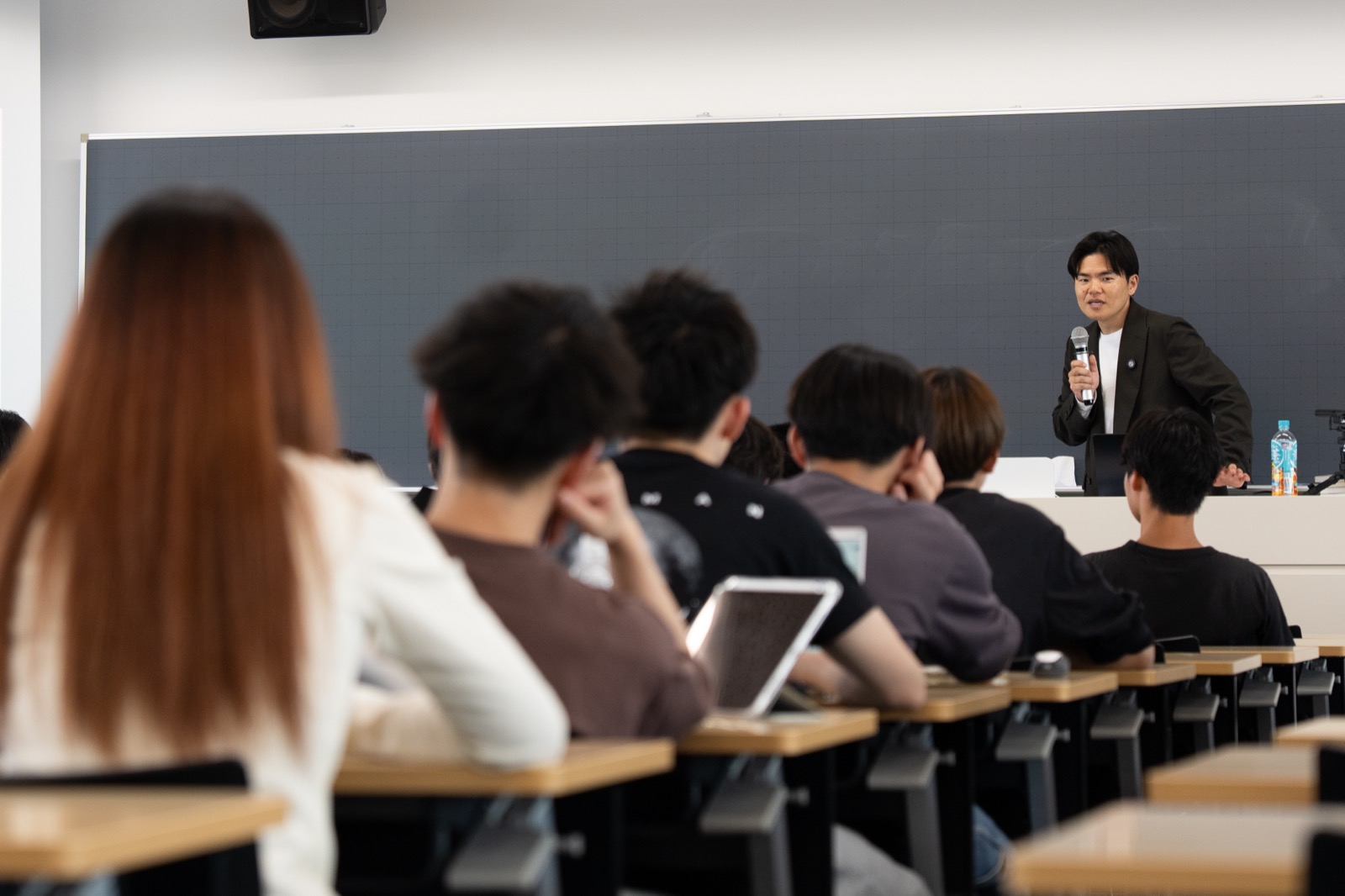 講義で登壇する小林正弥