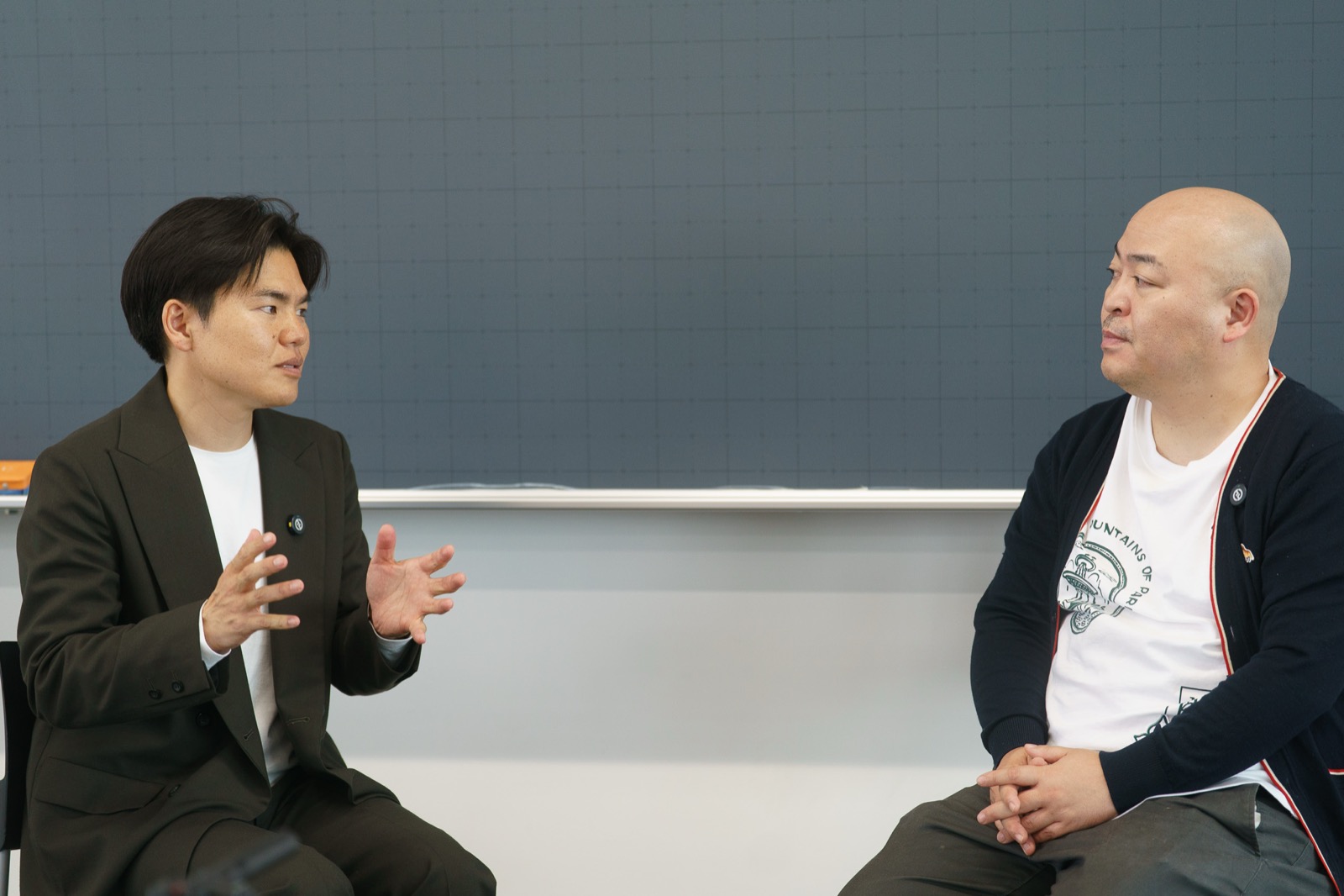 大学での対談の様子(原田曜平氏と小林正弥)